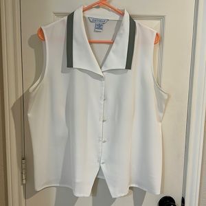 Ship n shore blouse, size 18, pearl like buttons. Beautiful